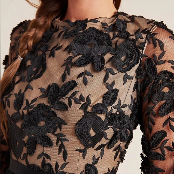 ML Monique Lhuillier Calypso Lace Dresss, size 2 - Picture 4 of 13